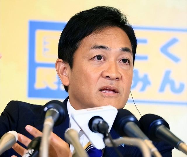 日本首相候选人出轨嫩模	，情人身材火爆前凸后翘，年龄相差16岁