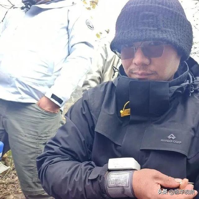 “冷美人”被紧急送医	，遗憾退赛！此前因痛经在地上打滚，误以为肠梗阻