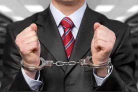 双方互殴一方没事一方轻伤，这种情况派出所会怎么处理呢？图片