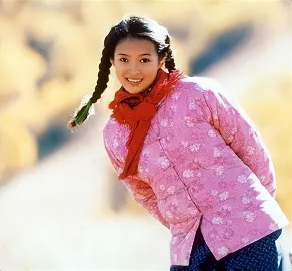 12月即将结束	，46岁章子怡再次官宣喜讯，撕碎汪峰仅剩的体面。