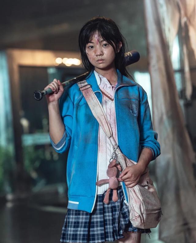 还记得《俗女养成记》里的小嘉玲吗？已经16岁啦？
