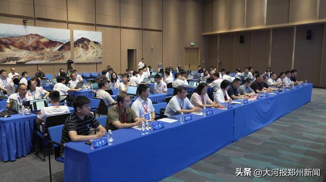 郑州市第二十二届职工技术运动会DeepSeek创新应用技能竞赛决赛开幕