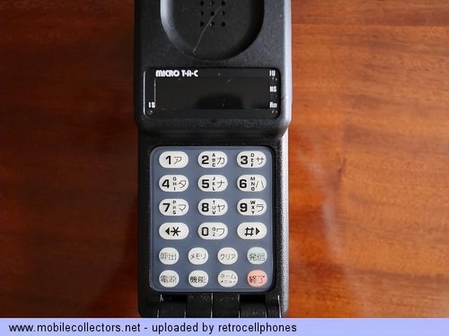 通信历史连载788-世界第一部下翻盖手机-摩托罗拉MicroTAC-1989年