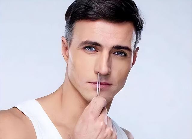 鼻毛总“窜”出来的男人	，暗示了啥？为什么鼻毛会变白？涨知识了