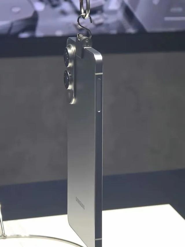 苹果带头掀起Air风，各大厂商押注超薄手机赛道，卢伟冰戳破真相