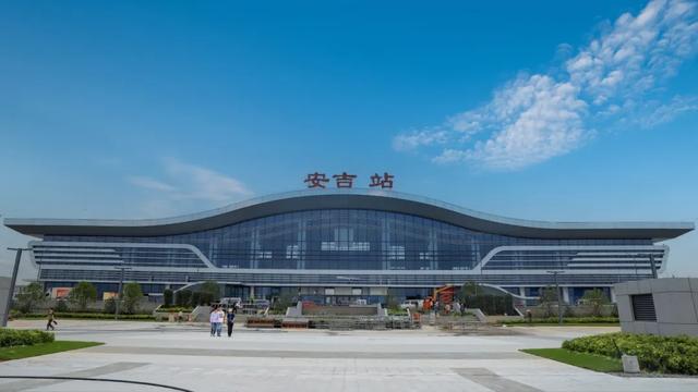 20年的变美变富体验,高铁直达,来见证!