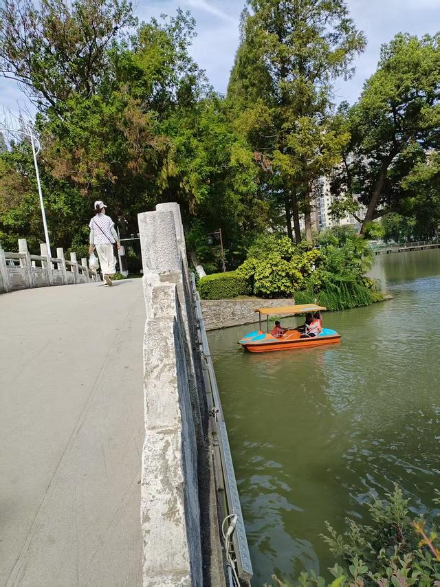 天净沙·天门东湖行/伍全山