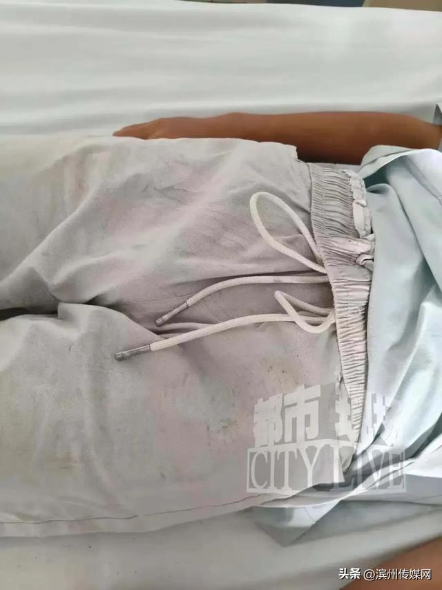 安阳一高中生在厕所遭同学殴打，称口中被塞污秽厕纸塞，对方：没有先动手，不属校园暴力
