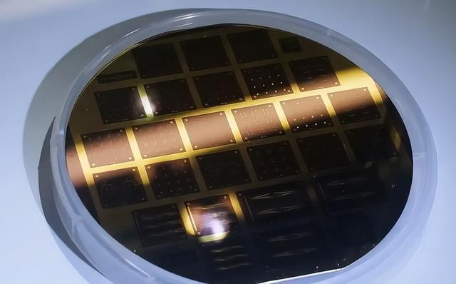 荷兰巨头断供中企晶圆，中国甩出10亿账单反杀！国家这次绝不退让