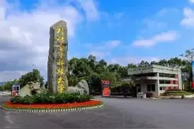 张雪峰爆料：这3所二本大学，可以放心大胆冲，毕业不愁找工作！图片