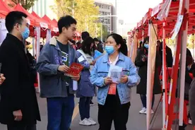 湖南一本女生连找16天工作无果,地铁中崩溃大哭,自曝宿舍6人无业图片