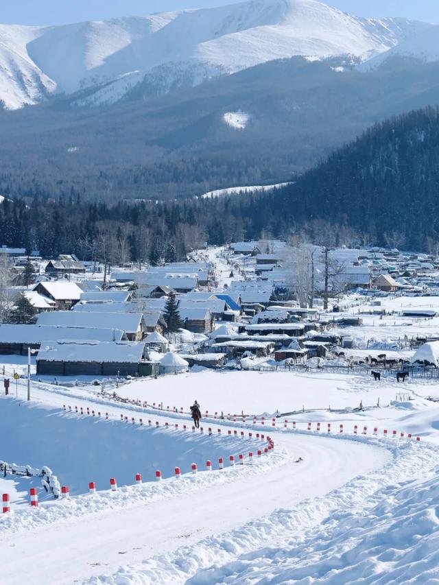 闯入冰雪童话世界！新疆冬季终极玩法，滑雪/摄影/民俗全搞定