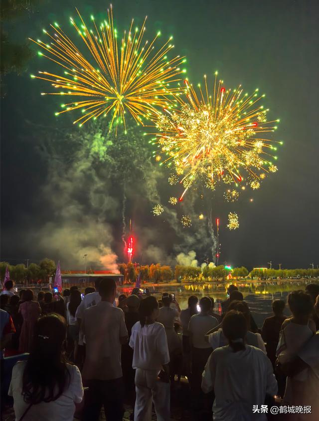 铁锋区查罕诺村第二届泼水节盛大启幕