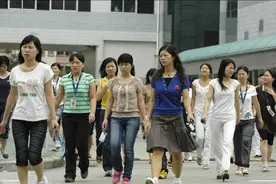 农村现象！为何妇女们外出打工，很多都不愿回家了，甚至闹离婚？图片