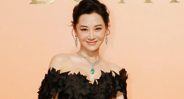 她一生“风流成性、老少通吃”，撩汉无数，现如今56岁依旧单身
