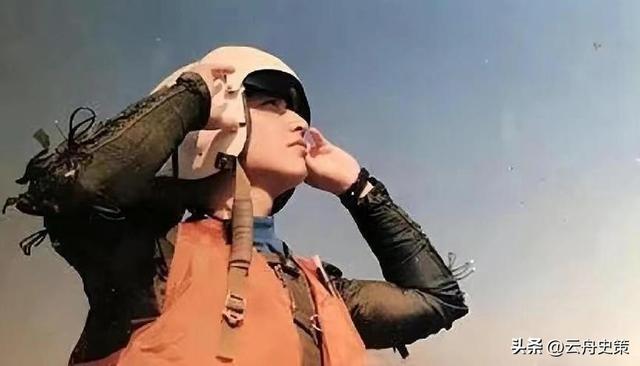 南海撞机王伟成功跳伞，咋10万人都找不到他？直到20多年后才明白