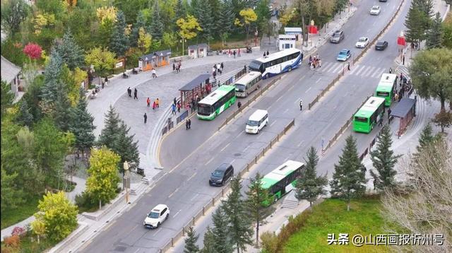 国庆假期第三天 五台山景区迎客流高峰多举措 保障游览秩序
