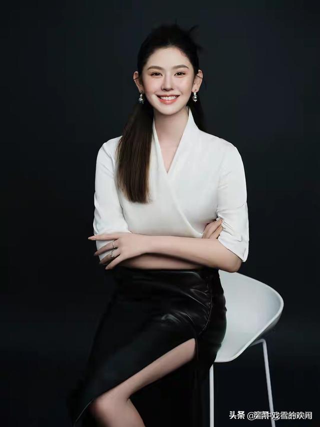 江苏徐州大学一校花，眉清目秀，温婉如玉，美到犯规，太迷人了