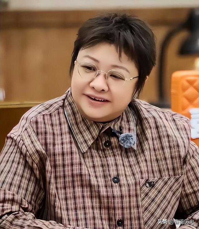 闫学晶奢侈风波升级！官媒出手锐评，韩红却因一特殊举动口碑暴增