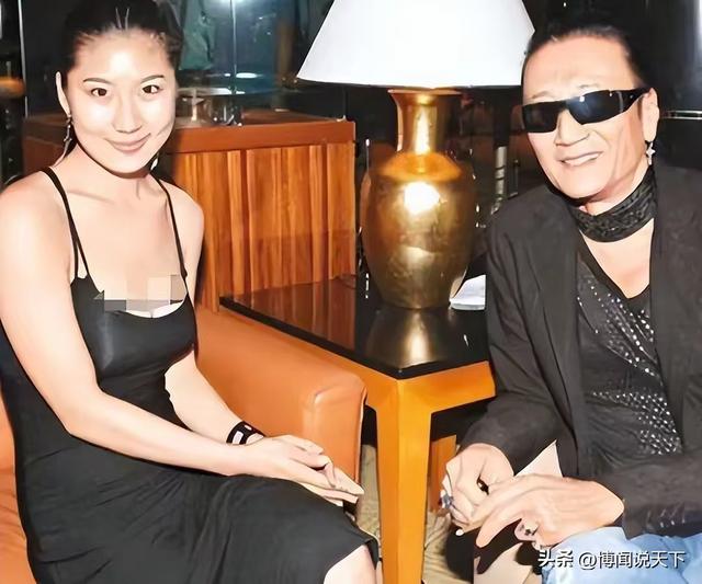 豁出去了！自曝私密事的Coco，没给89岁的谢贤留一点体面