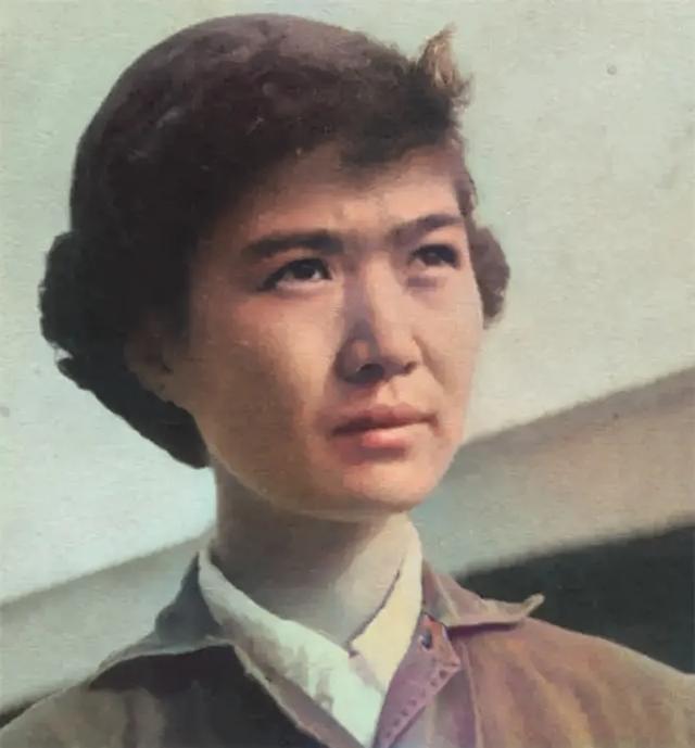 这就是革命烈士刘胡兰亲妹的真实样貌,和刘胡兰神似,罕见老照片