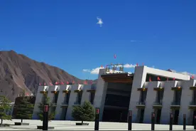 为何拉萨火车站禁止拍照？明明都是火车站，为何它却如此特殊？图片