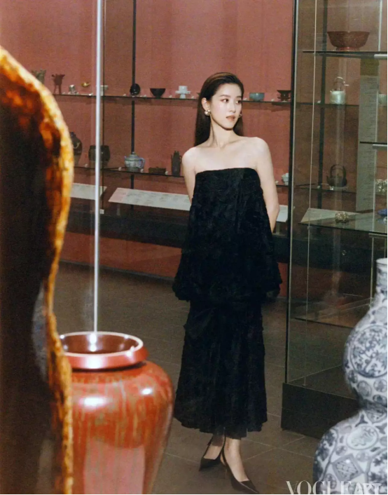 婚变传闻真相大白不到半月，章泽天高调官宣喜讯，终于等到这一天