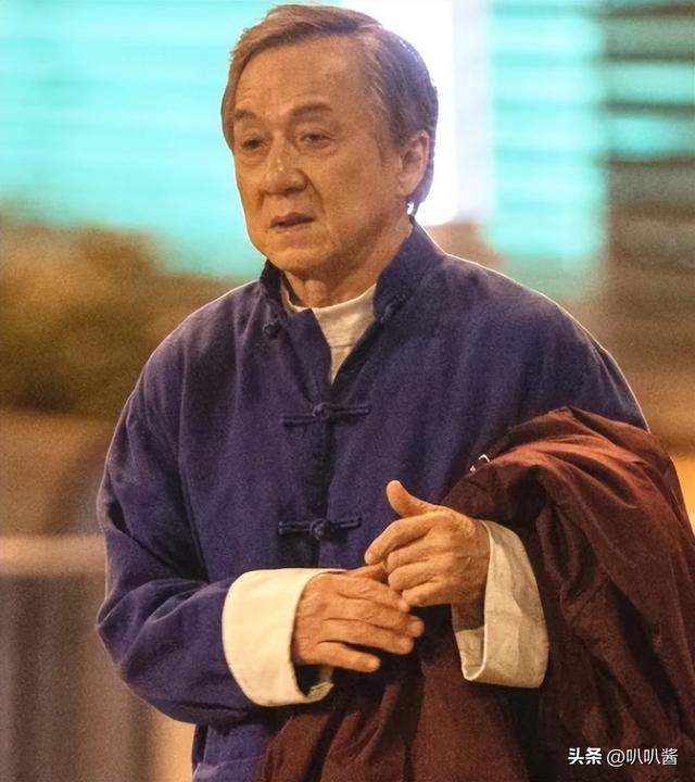 把儿子养废，任由私生女拾荒，功夫巨星成龙如今终为荒唐买单