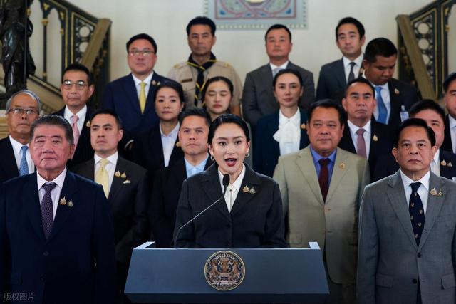 泰国彻底变天！内阁集体解职 , 佩通坦势力被清算 , 最大输家是柬埔寨
