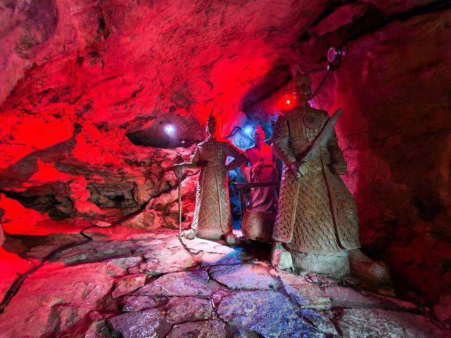 秋雨访皇藏峪，瑞云寺前问禅心
