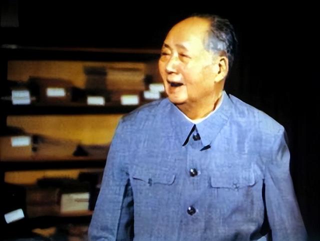 1976年，毛主席为何下令拿掉叶剑英的兵权？事后才知主席用心良苦