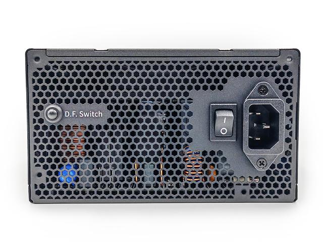 自带屏幕的主机—联力207D+9950X3D+ROG B850-F+索泰5070Ti装机
