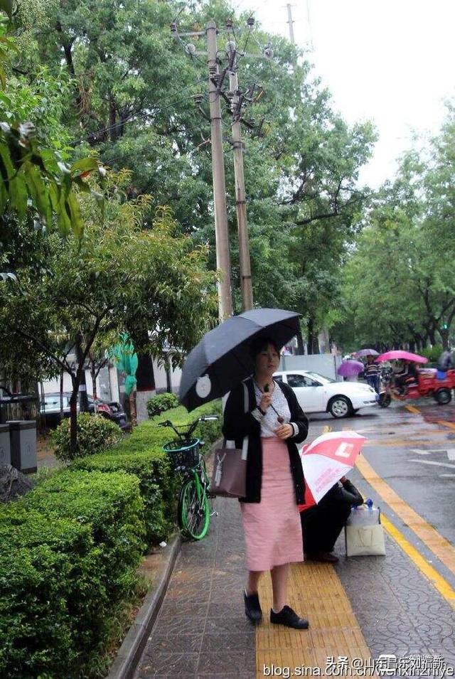 秋雨中的“西安回民街”街市（“陕西之旅”之六）