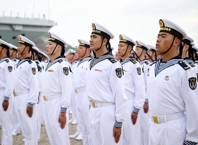 央视官宣！中国航母福建舰正式入列，人民海军迈入三航母时代