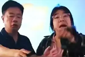 震惊！正义直言的退学了，霸凌三姐妹成迎新生榜样。图片