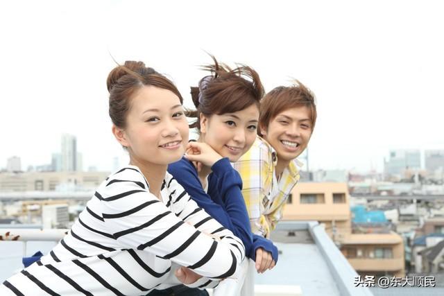 北京街头巷尾都挺爱聊的话题：大龄剩男剩女，到底谁以后日子更难