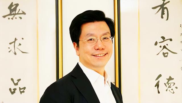 在美27年却未改变国籍，今携千亿资产撤出，把95%投入中国市场