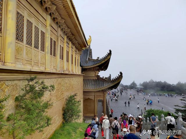 峨眉山金顶·华藏寺