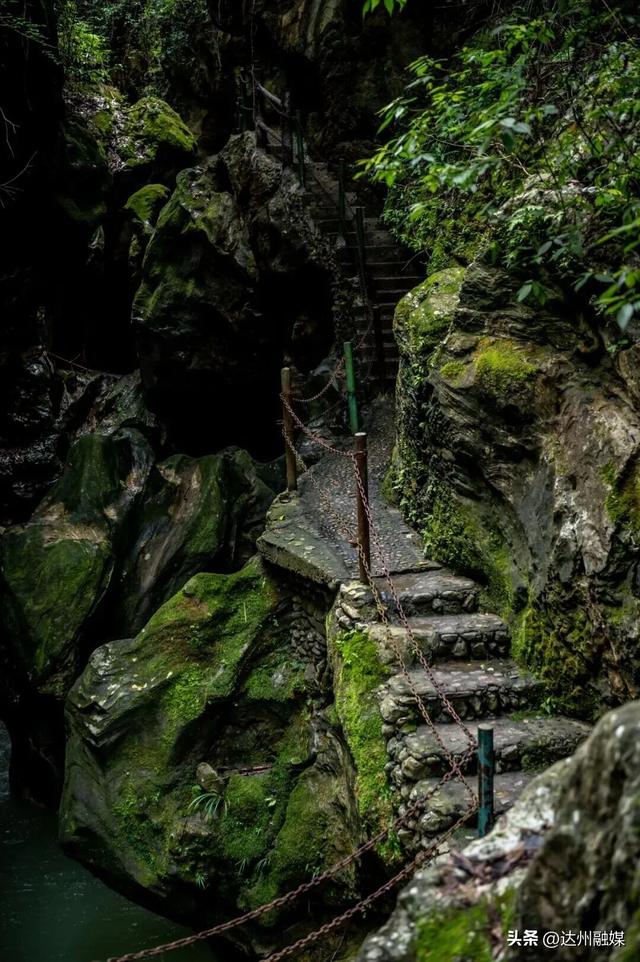 渠县賨人谷的秋天“水”醒啦，去解锁川东小九寨！