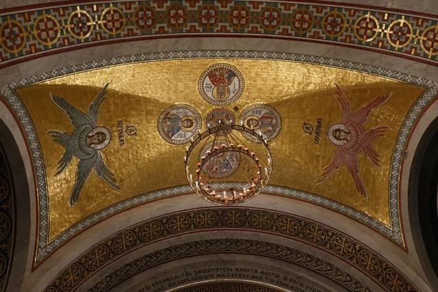 塞尔维亚，老贝城的圣萨瓦大教堂，马赛克壁画把金色用到极致典雅
