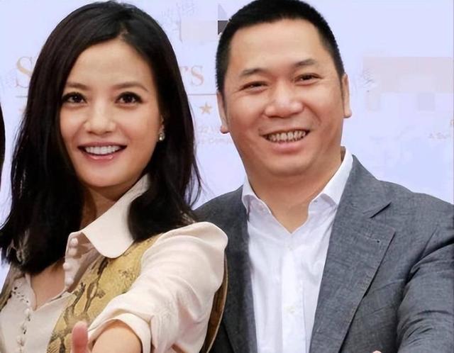 因胃癌去世传闻真相大白半年，49岁赵薇近况曝光，琼瑶真没说错