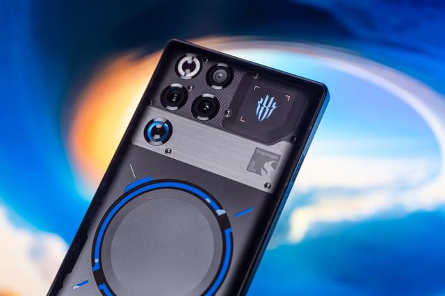 红魔11 Pro+上手体验，“风冷+水冷”的游戏手机，强的离谱？