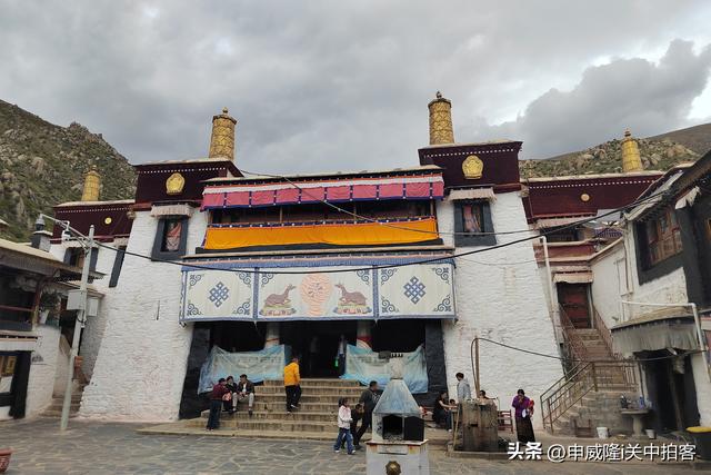 拉萨市：走进哲蚌寺