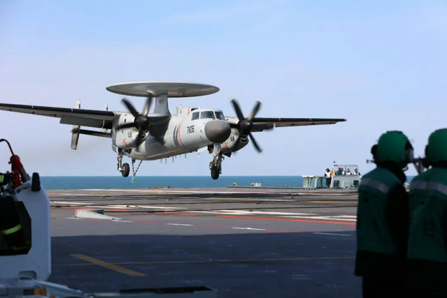 福建舰入台海，岛内臆想成“活靶子”？解放军必杀方案严阵以待