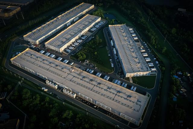 美国打响AI数据战！亚马逊砸1250亿扩中心，要垄断全球科技命脉？