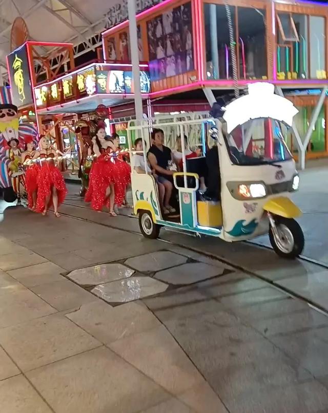 窑湾景区人流增多，万楼景区人流减少。什么原因