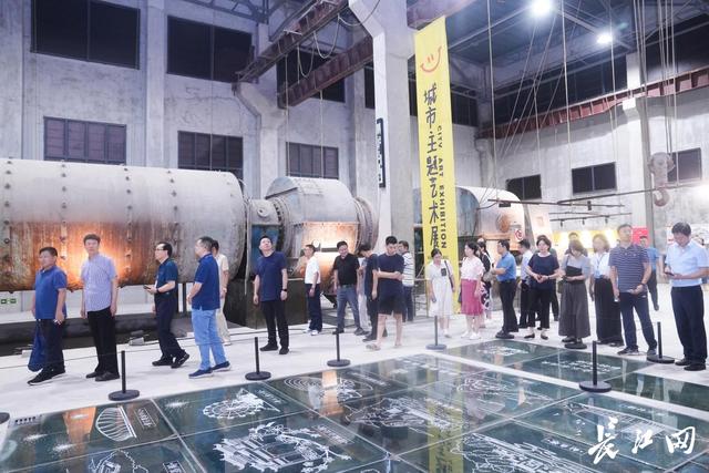 全国网媒总编辑“探秘”华新1907：百年老厂如何“圈粉”新时代？