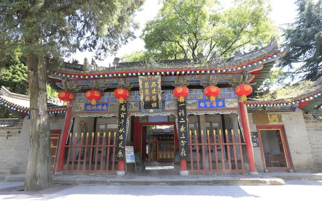 五丈原武侯祠也叫诸葛亮庙 诸葛亮第五次伐魏病逝于此 唐朝立庙祭祀