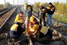 铁路职工坦言，给退休职工几张免费的车票是他们最大的心愿图片