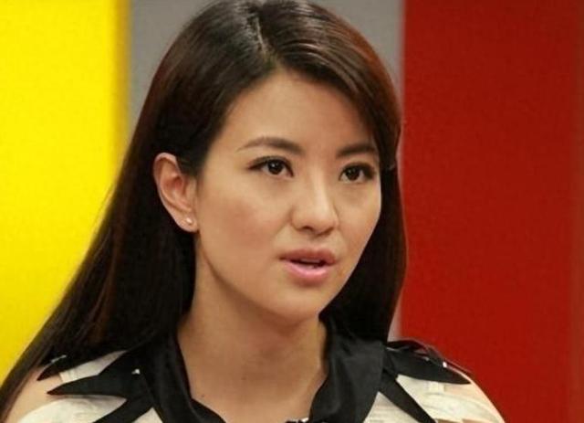 和撒贝宁同居四年，却转身和富豪在一起，没想到如今却沦落至此